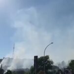 Roma, vigili del fuoco a lavoro per domare l’incendio a Monte Mario