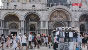 Venezia, da oggi limite ai gruppi con guide: non più di 25 persone