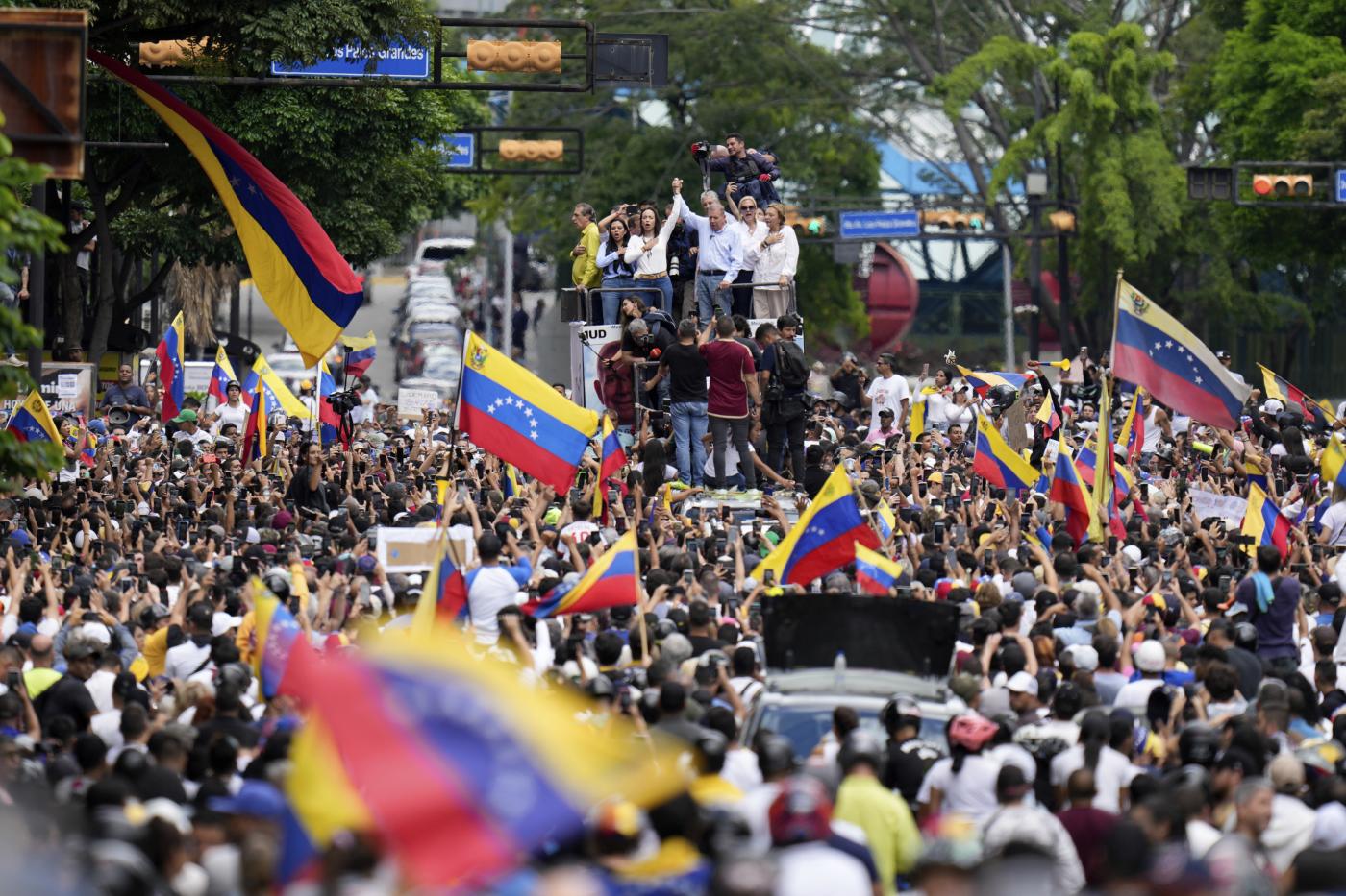 Venezuela, leader opposizione Figuera: “Da Maduro frode davanti agli occhi del mondo”