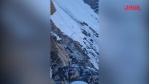 Monte Bianco: enorme frana sulla via francese sfiora alpinisti