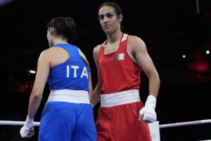 Olimpiadi di Parigi 2024 - Boxe, Angela Carini si ritira dopo pochi secondi di gara contro Imane Khelif