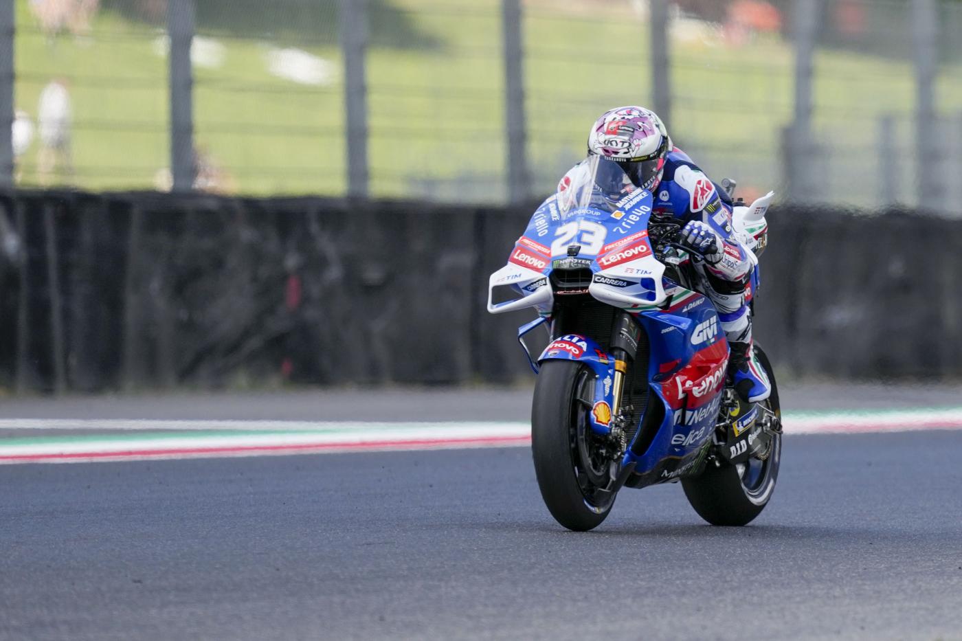Gp Gran Bretagna, Bastianini vince sprint davanti a Martin: caduta per Bagnaia Gp Gran Bretagna, Bastianini vince sprint davanti a Martin: caduta per Bagnaia