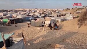 Medioriente, nel campo profughi di Muwasi a Gaza tra sovraffollamento e malattie