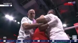 Parigi 2024, boxe: Khelif vola in semifinale e scoppia in lacrime