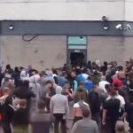 Regno Unito, scontri e feriti in proteste anti-immigrazione