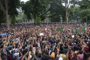 Bangladesh, quasi 100 morti in proteste antigovernative