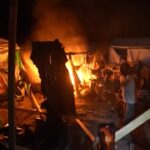 Gaza, raid su tendopoli nel cortile di un ospedale: l’accampamento a fuoco