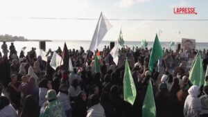 Libano, centinaia di palestinesi protestano contro la guerra