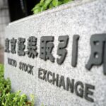Borsa, crolla Tokyo: indice Nikkei perde quasi il 13%