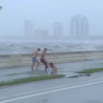 Florida, in arrivo l’uragano Debby: alberi abbattuti e strade allagate