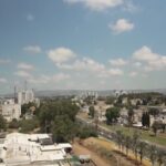 Israele, drone colpisce un’autostrada: le immagini del cratere nell’asfalto