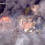 California, incendio a San Bernardino: i vigili del fuoco al lavoro