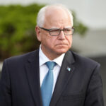 Tim Walz, chi è il vice scelto da Kamala Harris