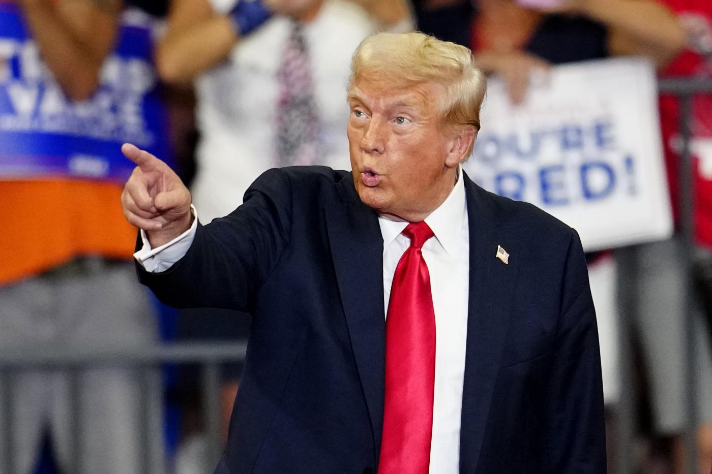 Usa, Trump: “Harris e Walz vogliono portarci al comunismo”