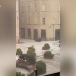 Vercelli, maltempo: strade invase dalla grandine a Borgosesia