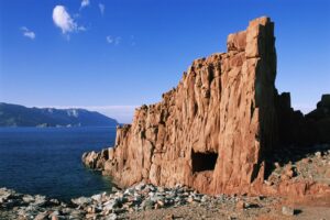 GIORNO, DESOLATO, VUOTO, AMBIENTE, EUROPA, ORIZZONTALE, ITALIA, PAESAGGIO, GIARDINO, MEDITERRANEO, NATURA, NESSUNO, OCEANO, FOTOGRAFIA, ROCCE ROSSE, REMOTO, ROCCIA, FORMAZIONE ROCCIOSA, VISTA PANORAMICA, MARINA, SPIAGGIA, COSTA, SOLEGGIATO,