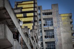 Napoli, crolla ballatoio a Scampia: il giorno dopo