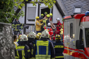 Crolla hotel in Germania, un morto e 8 dispersi sotto le macerie