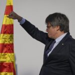 Catalogna, Puigdemont torna a Barcellona dopo 7 anni. Il discorso, poi fa perdere le tracce