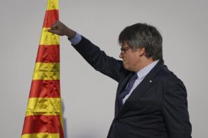 Carles Puigdemont al Parlamento Catalono a Barcellona
