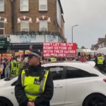Londra, dimostranti antirazzisti in piazza in risposta alle aggressioni xenofobe