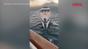 Napoli, scontro tra lo yatch che fu di Steve Jobs e quello del milionario Salinas