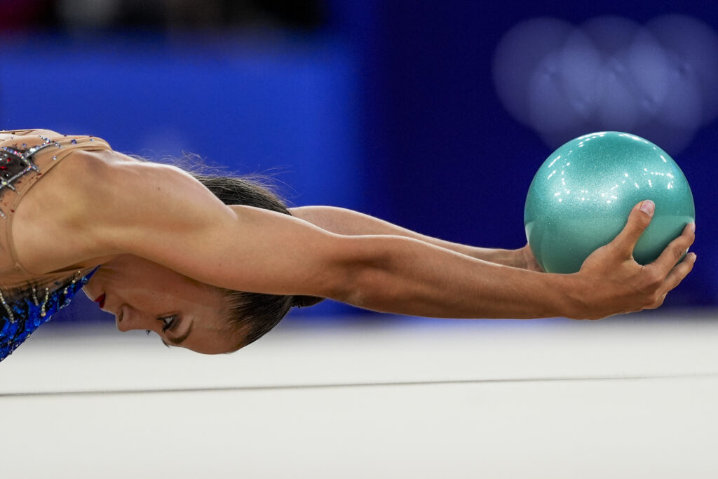 Galleria foto 'Parigi 2024, Sofia Raffaeli e non solo: le foto più belle della gara di ginnastica ritmica' - foto 7
