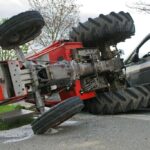 Bari, trattore si ribalta: muore agricoltore