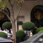 Parigi, il rapper Travis Scott arrestato in hotel per rissa: le immagini dell’albergo
