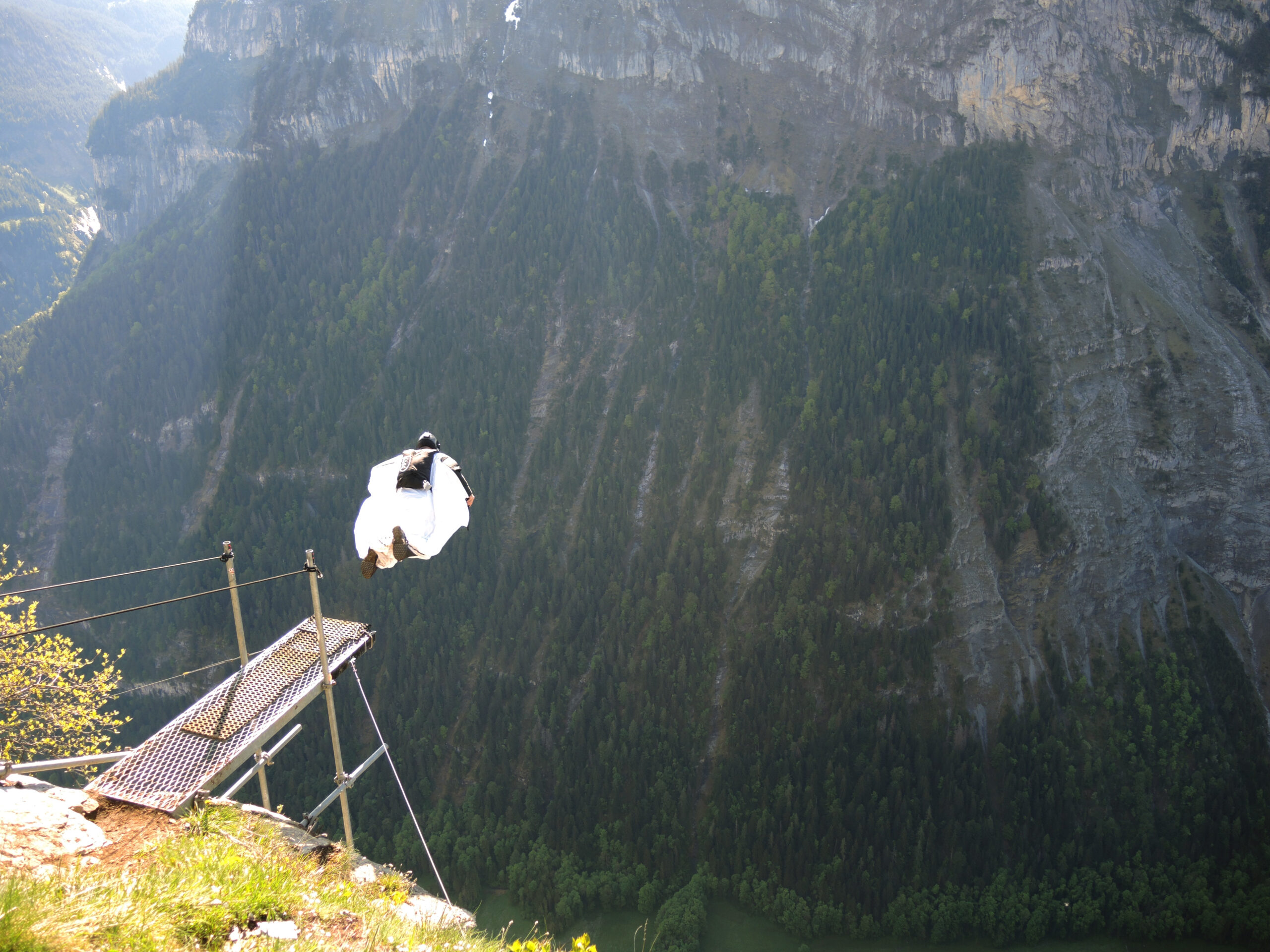 Montagna, basejumper precipita nel Bellunese: morto 41enne
