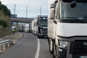 Catalan farmers cut various road arteries