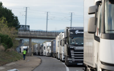 Carburanti, rincaro insostenibile: verso il blocco dei Tir