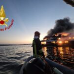 Olbia, a fuoco uno yacht di 40 metri ancorato nel golfo