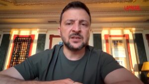 Ucraina, Zelensky: “Spingiamo la guerra nel territorio dell’aggressore”