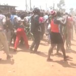 Uganda, le immagini dell’Imbalu: il rituale tribale che segna l’inizio dell’età adulta