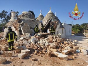 Brindisi, esplosione in un trullo per fuga di gas: uomo estratto morto dalle macerie