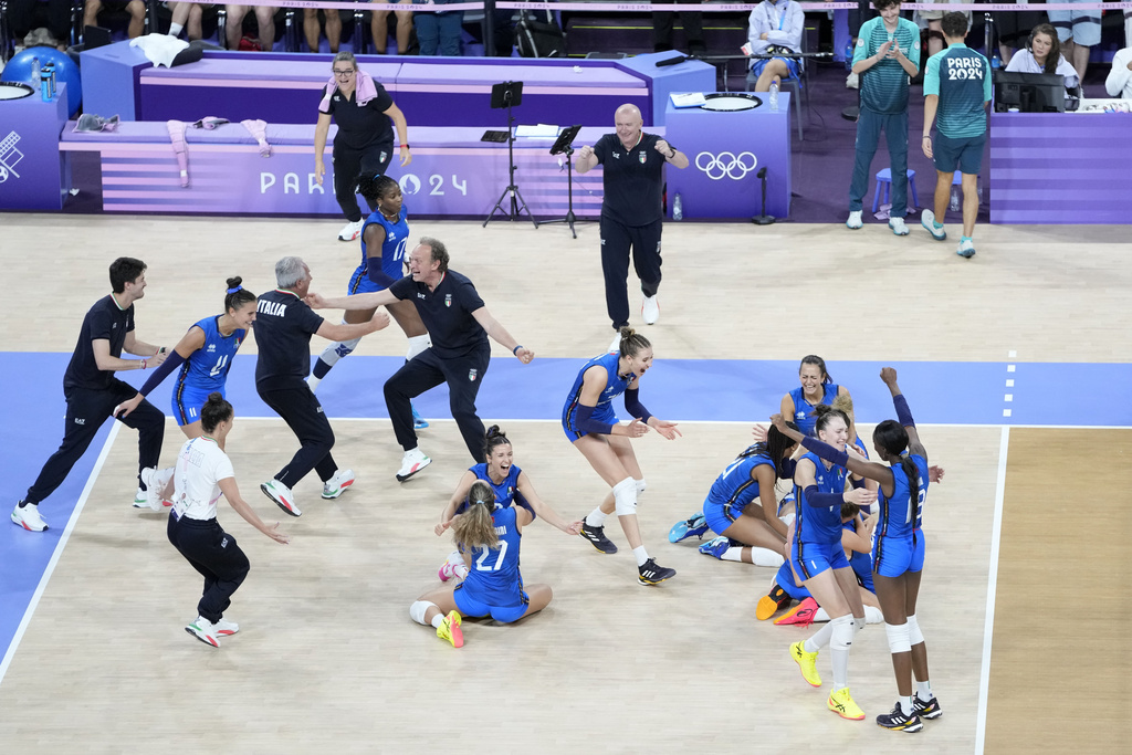Parigi 2024, Meloni: “Azzurre della pallavolo ci fanno sognare con storica vittoria”