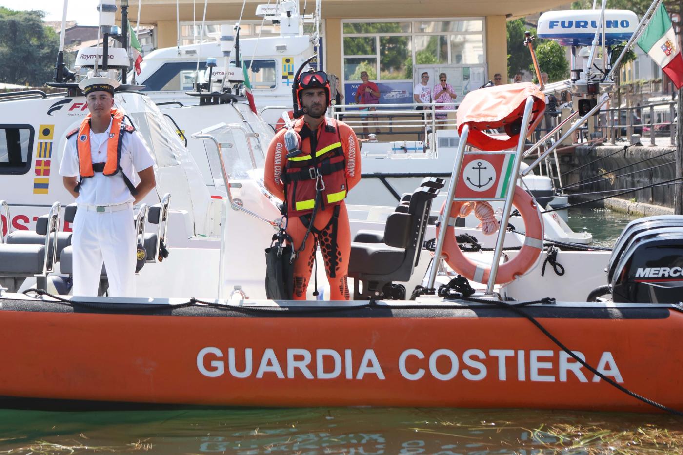 Trentino, fa il bagno in lago di Garda e non riemerge: 27enne muore a Riva