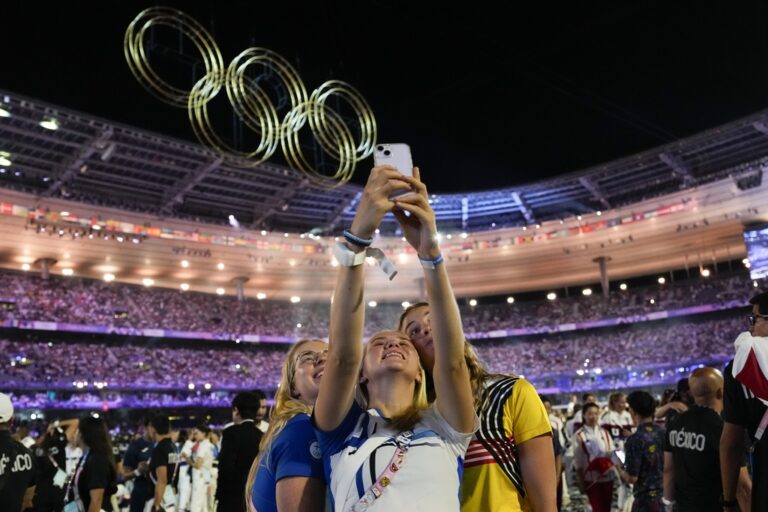 Parigi 2024, le più belle foto della cerimonia di chiusura