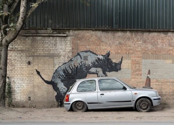 Regno Unito, nuovo murale di Banksy: a Londra appare un rinoceronte