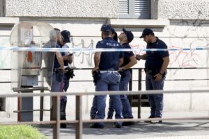 Milano, donna precipita da un palazzo in Corso di Porta Vittoria