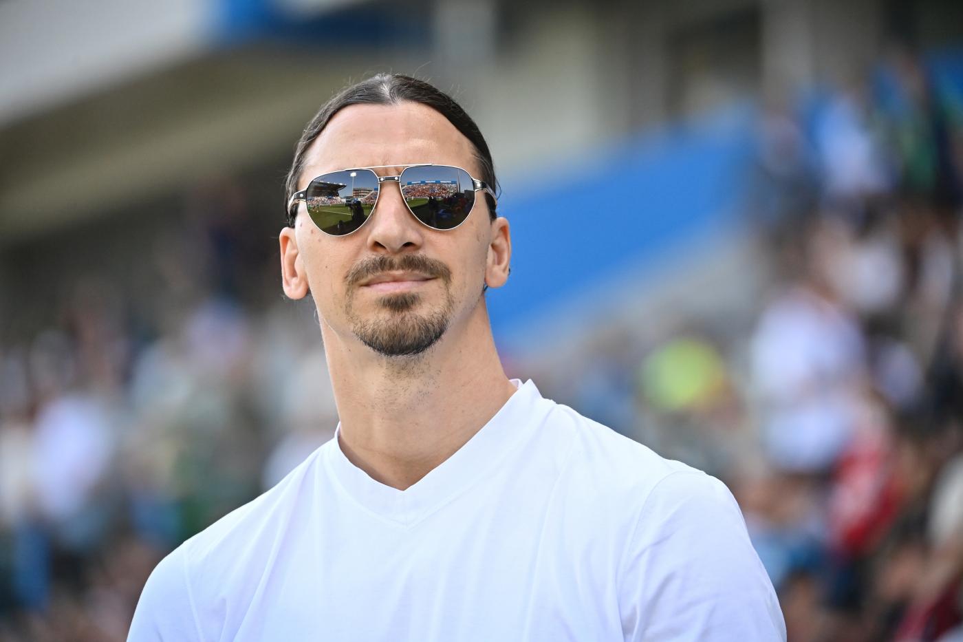 Milan, Ibra presenta Emerson Royal. “Kalulu? Valutiamo il meglio per lui”