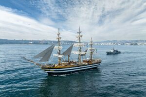 Italia-Giappone, l’Amerigo Vespucci a Tokyo per la prima volta