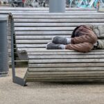 Milano, caldo estremo: ghiaccioli e anguria ai senza fissa dimora