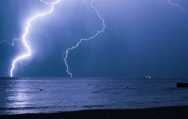 Teramo: è morta la donna colpita da fulmine in spiaggia