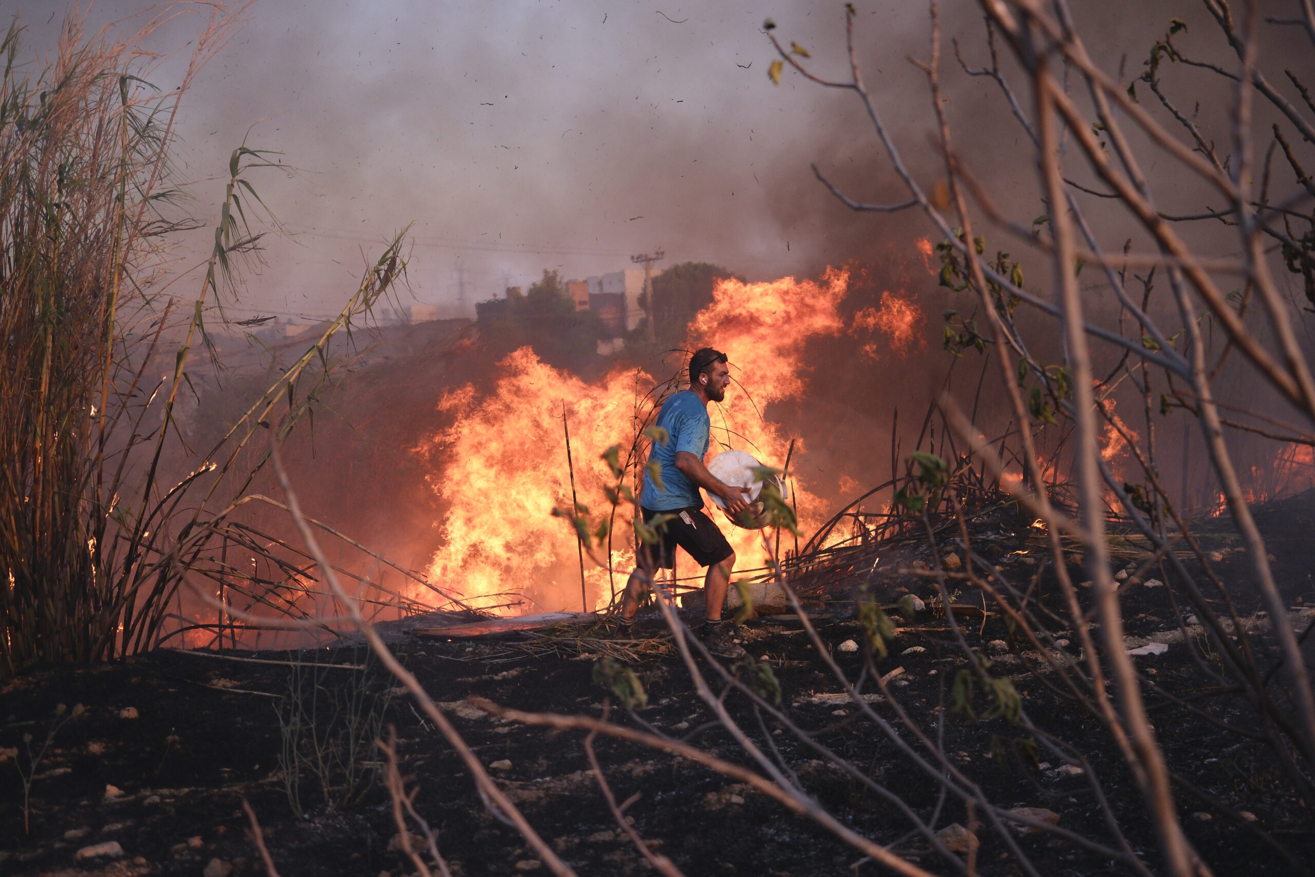 Incendi Grecia, trovato cadavere in periferia Vrilissia