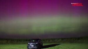 Usa, lo spettacolo dell’aurora boreale nei cieli del Wisconsin: l’incredibile timelapse