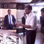 Usa, candidato vicepresidente Vance con la moglie al mercato
