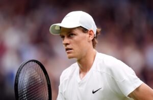 Jannik Sinner eliminato da Daniil Medvedev ai quarti di finale di Wimbledon