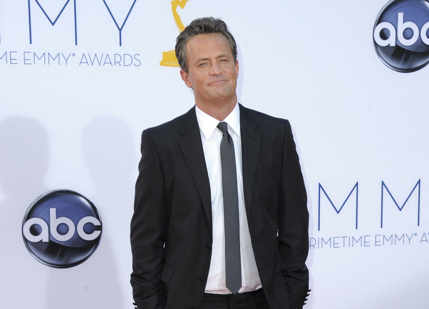 Morte Matthew Perry, dai dottori alla ‘Regina della ketamina’: chi sono i cinque arrestati